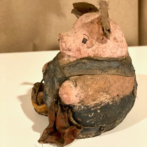 Vintage American Folk Art Clay & Clothโ Working Pig Figurine - 3x3 Inches - Picture 5 of 7